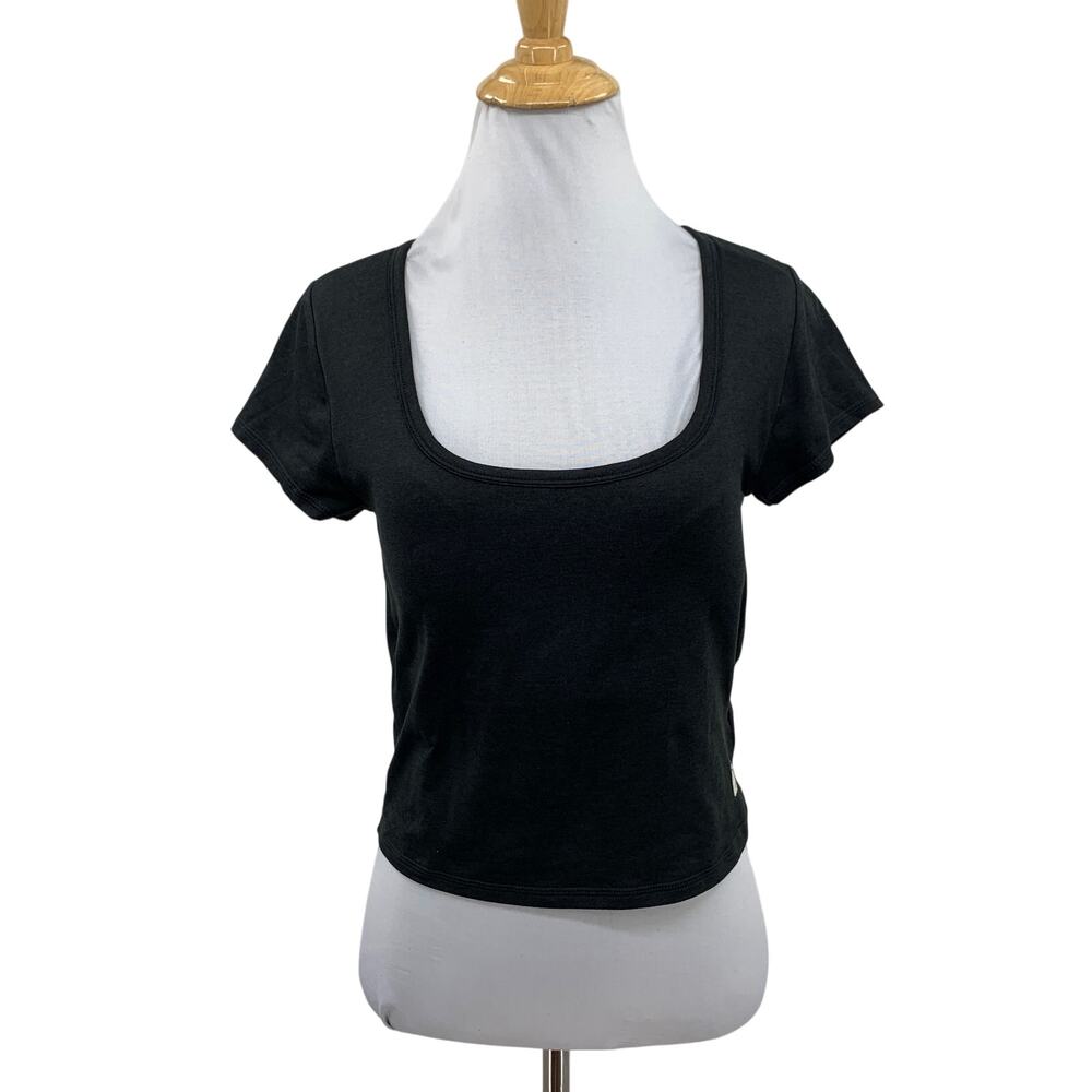Vuori Top Womens M Medium Black Halo Tee Padded Cap Sleeve Scoop Neck Cropped